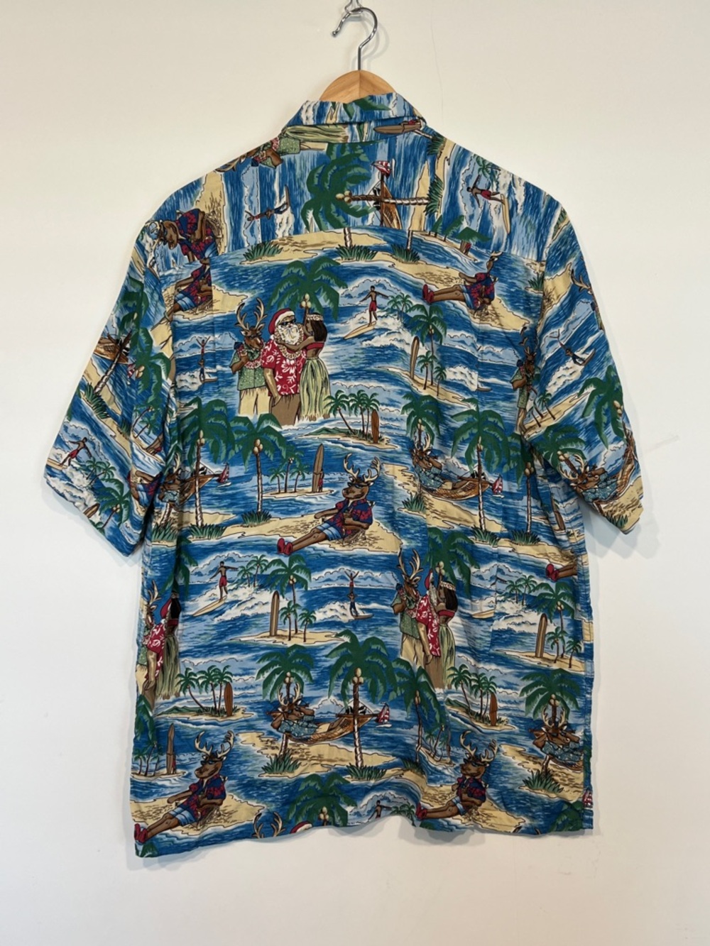 Reyn Spooner Christmas Santa Surfing Hula Girl Hawaiian Button Down Size Medium - Picture 7 of 11